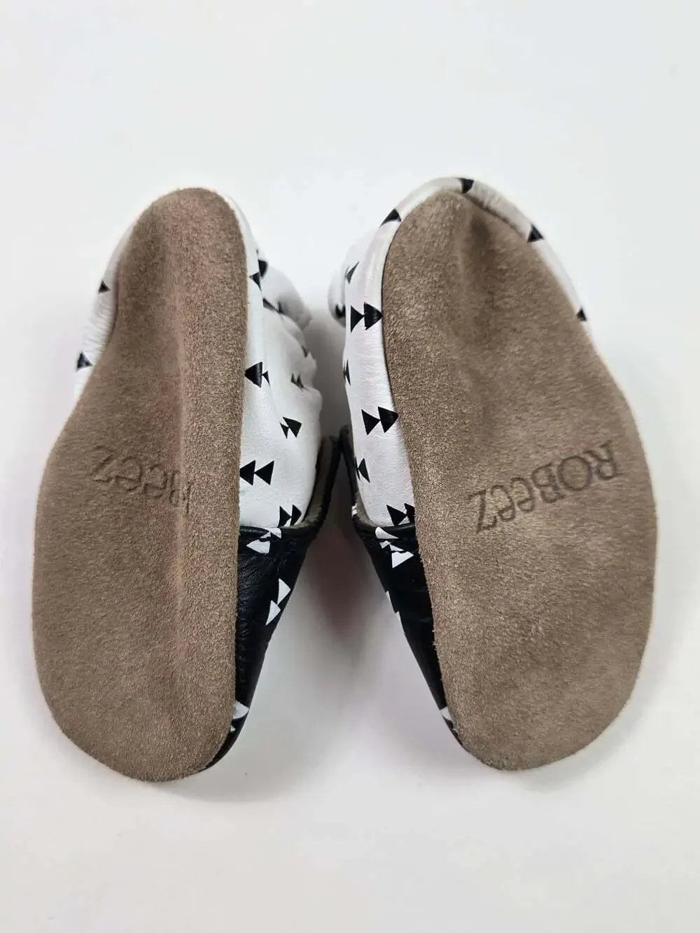 Robeez Baby Soft Sole Leather Crib Shoes 0-6 Months Black White Triangle Print